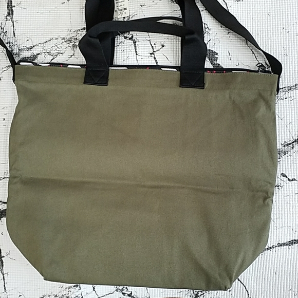 VS Pink 2-in-1 army green tote with cooler insert - Picture 6 of 6